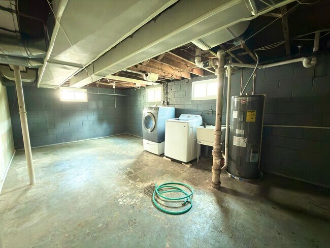Building Photo - 4525 Ellman Ave