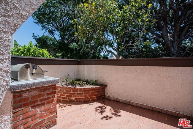 Building Photo - 17241 Palisades Cir