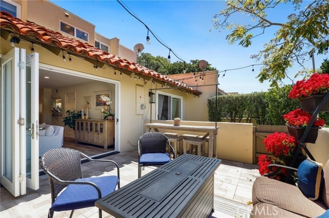 Building Photo - 2425 Vista Hogar