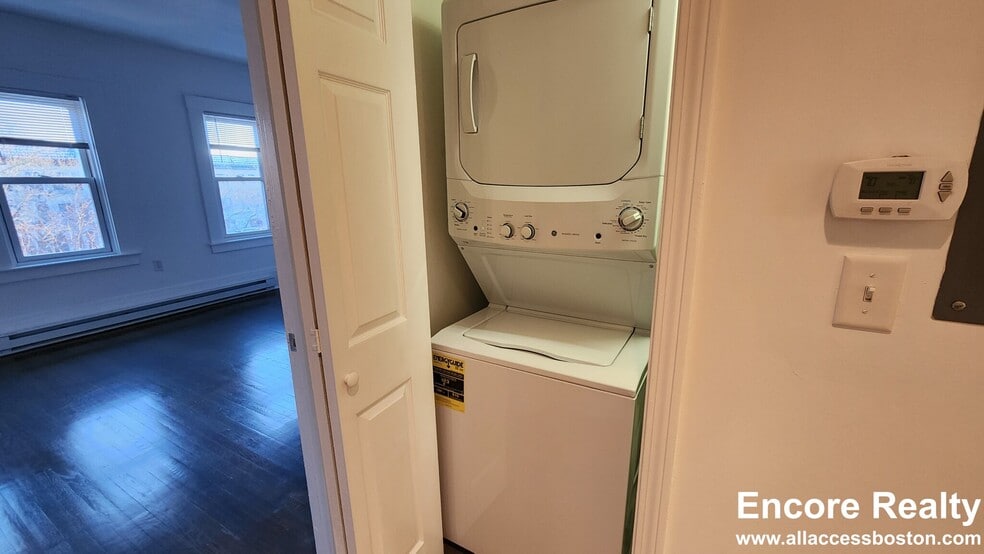 Building Photo - 1404 Beacon St