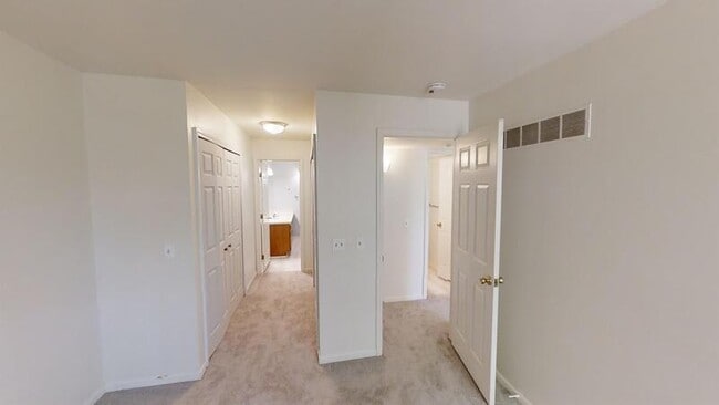 Building Photo - 455 Village Oaks Ct