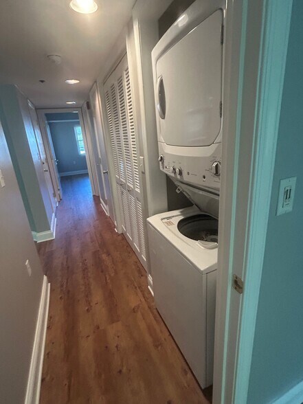 stack washer/dryer in hall - 210 Roaring Fork Ext