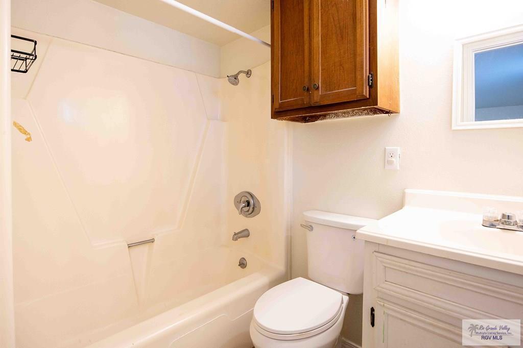 Building Photo - 306 W 6th St