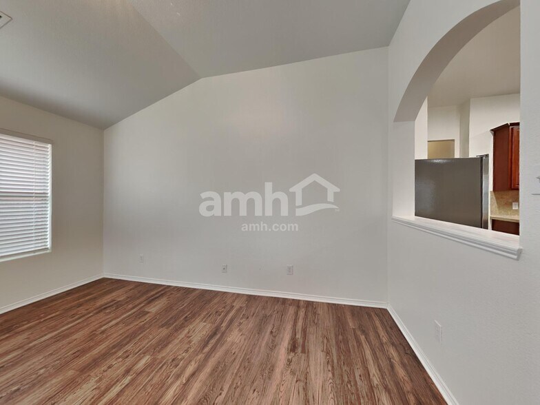 Building Photo - 1207 Fox Glen Trail