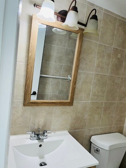 Building Photo - 492 NW 165th Street Rd