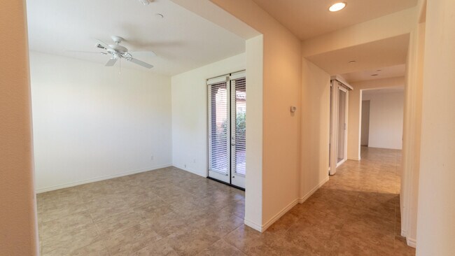 Building Photo - 570 Calle Vibrante