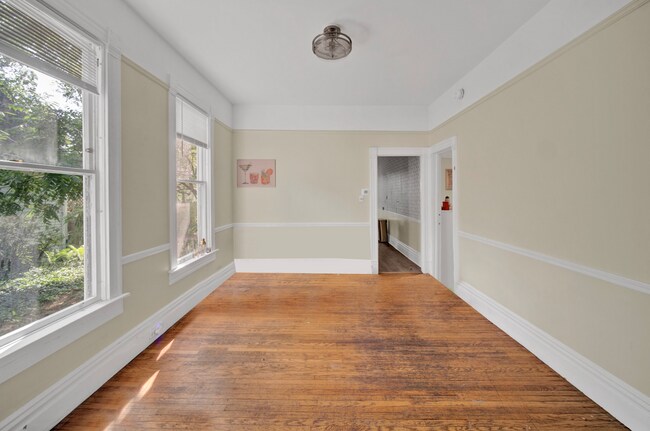 Building Photo - 2142 Maple Ave