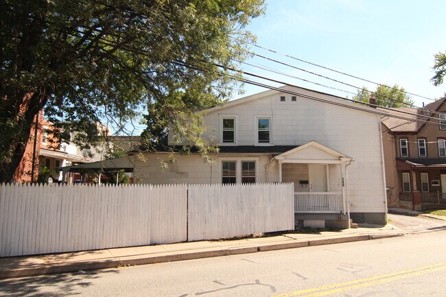 Building Photo - 266 Manatawny St