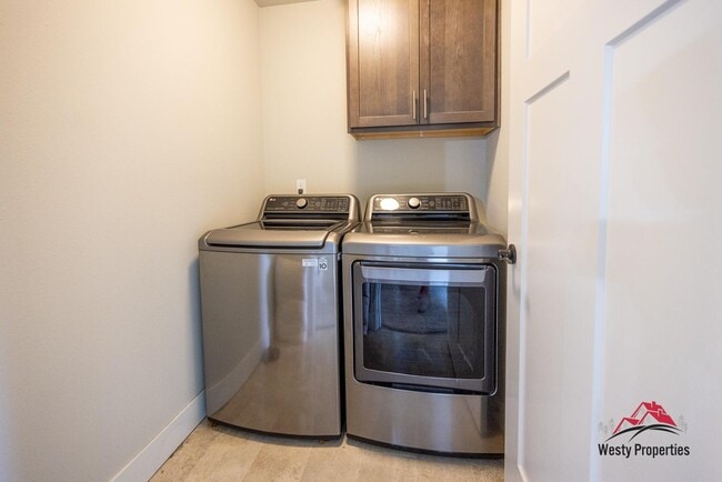 Building Photo - 20948 NE Wistful Vista Dr
