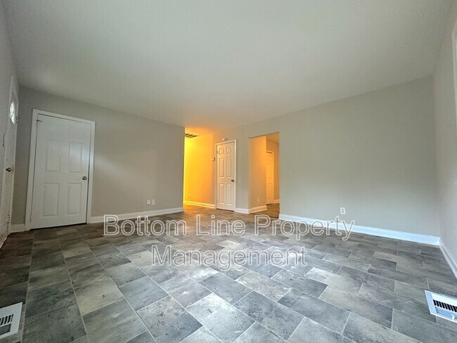 Building Photo - 1713 Longleaf Dr
