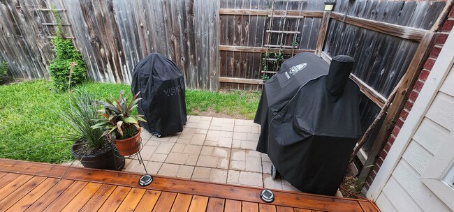 Building Photo - 13027 5 Brooks