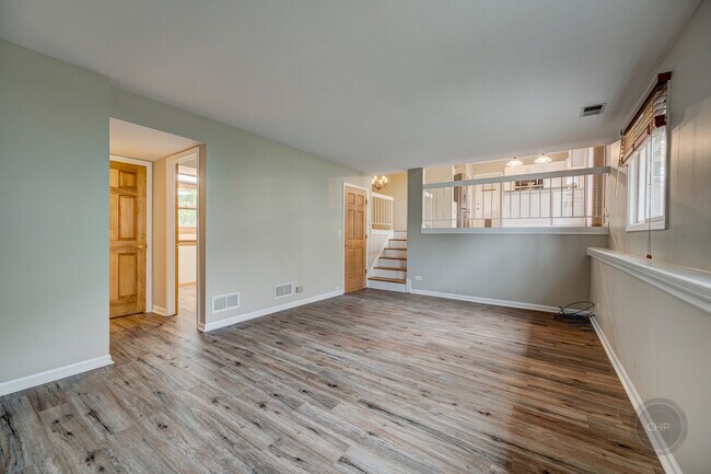 Building Photo - 4 N Birchwood Dr