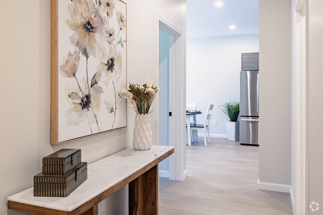 2BR, 2BA - 1005SF - The Falmouth - Highland Park