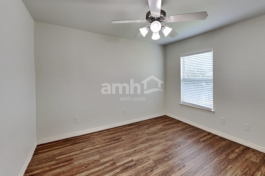 Building Photo - 26949 Carriage Manor Ln