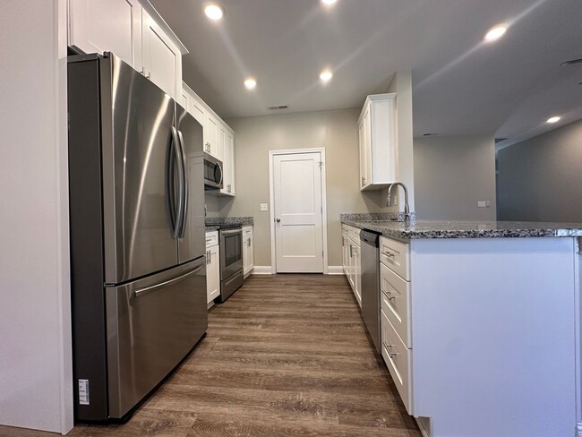 Building Photo - Great home in a well established neighborhood.