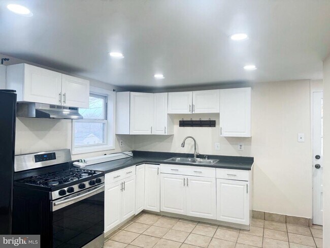 Building Photo - 4402 Ives St