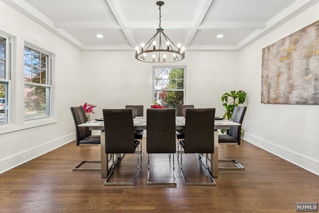 Building Photo - 648 E Broad St