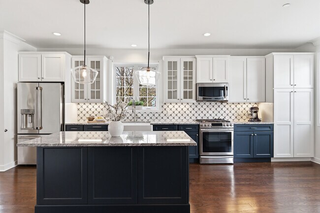 Building Photo - 26 River St