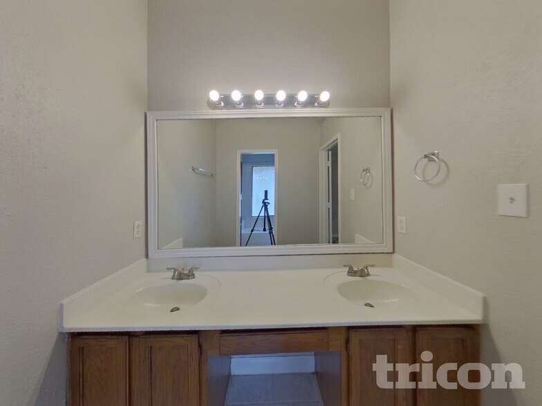 Building Photo - 2674 Steppington St