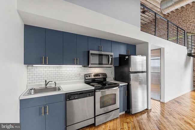 Building Photo - 428 N 13th St