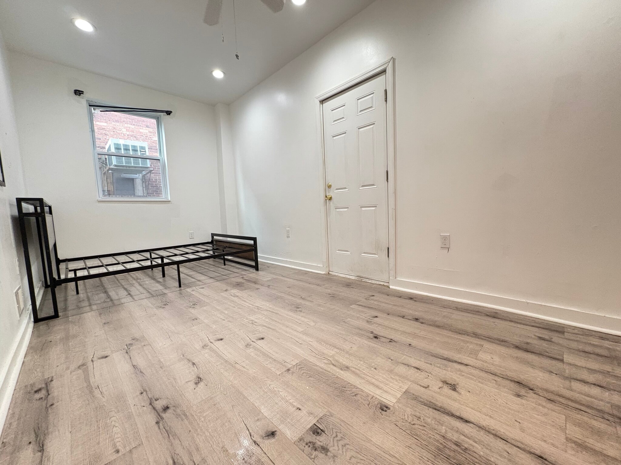 Building Photo - 5807 Hobart St