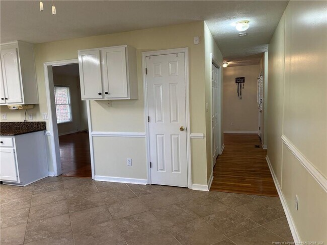 Building Photo - 2827 Beringer Dr