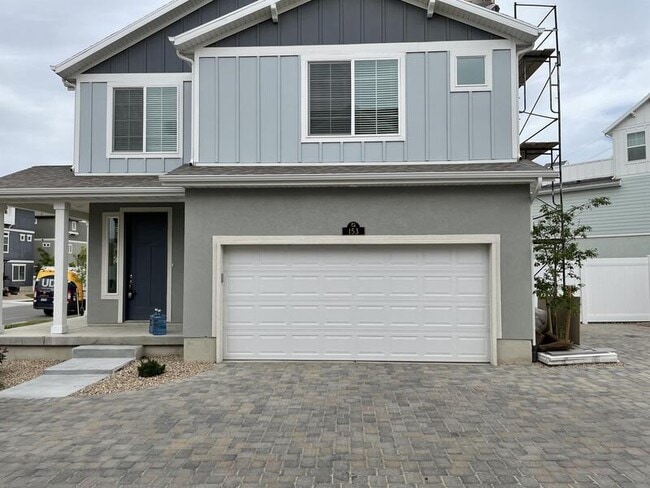 Building Photo - A - 153 E Brushy Canyon St - 1