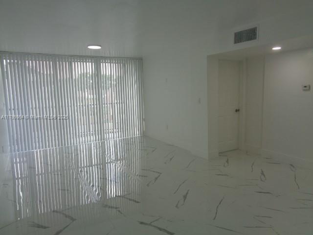 Building Photo - 8820 Fontainebleau Blvd