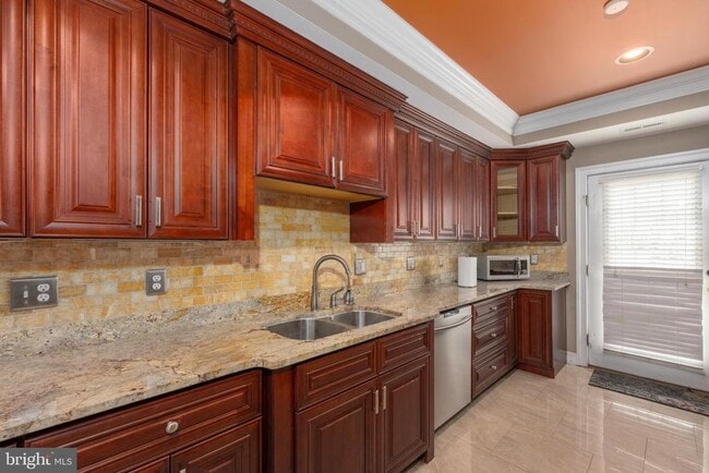 Building Photo - 316 Albemarle St