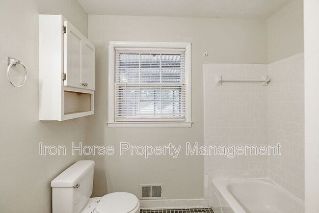 Building Photo - 160 Jockey Club Dr