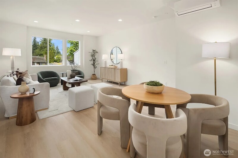 Building Photo - 1520 Hollow Dale Pl