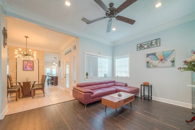 Building Photo - 5439 Fern Park Dr