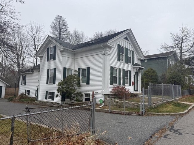 Building Photo - 16 Barber St