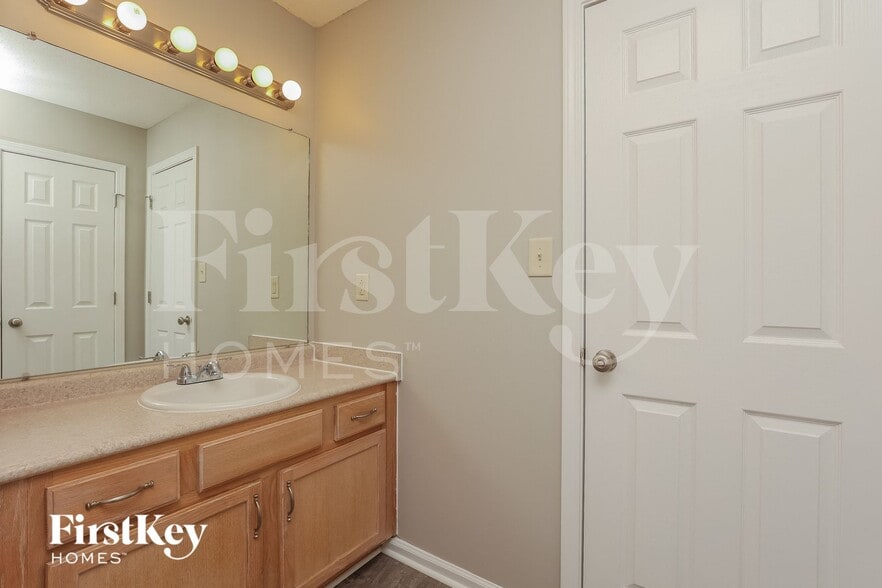 Building Photo - 914 Hedge Apple Dr