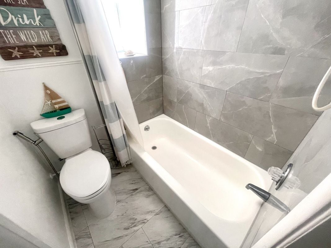 Building Photo - 80 Malcolm Ave