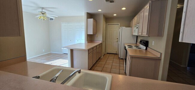 Building Photo - 14025 Sussex Pl