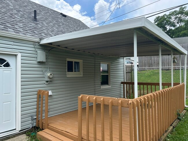 Building Photo - 2211 Hazelton Ave