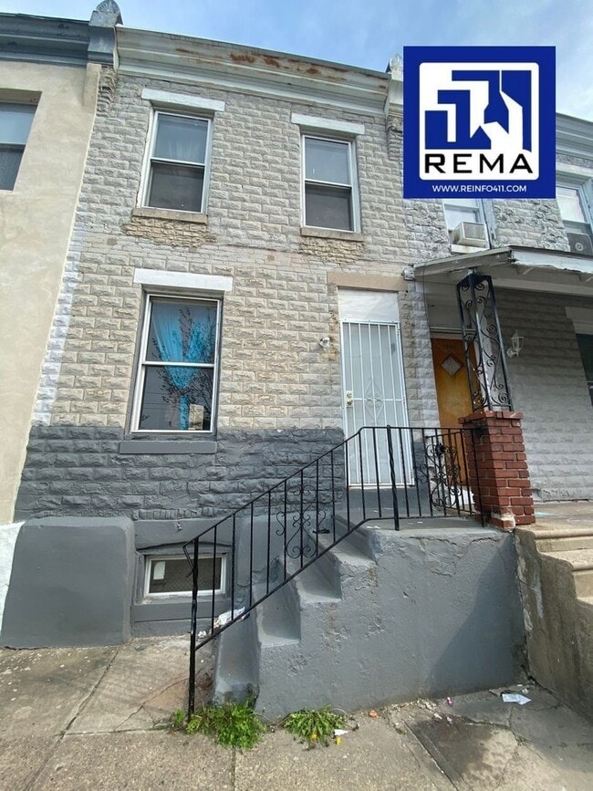 Building Photo - Renovated Three Bedroom w/ New Flooring throughout in Southwest