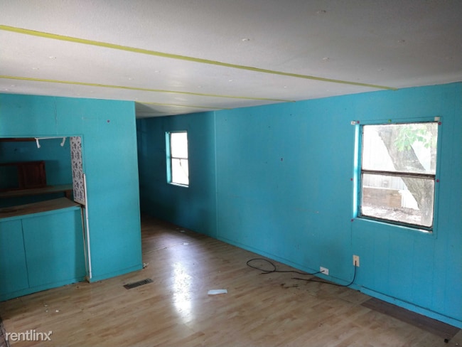 Building Photo - 3210 E MacArthur Rd