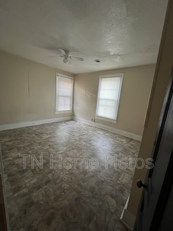 Building Photo - 2509 Parkview Ave