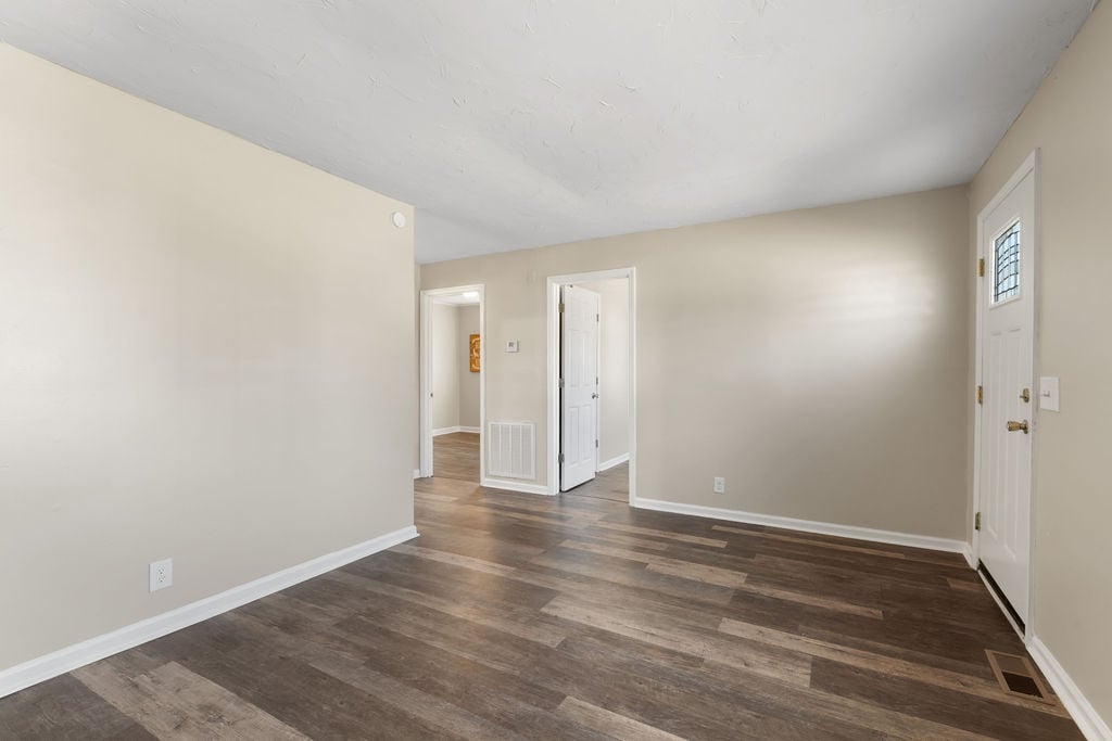 living area unit B - 335 Grace St