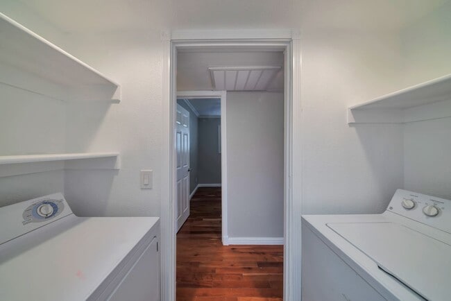 Building Photo - 6 Bed house with Pool near ASU