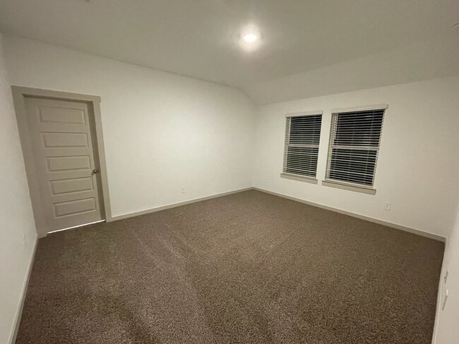 Building Photo - 618 Hidden Brk Dr