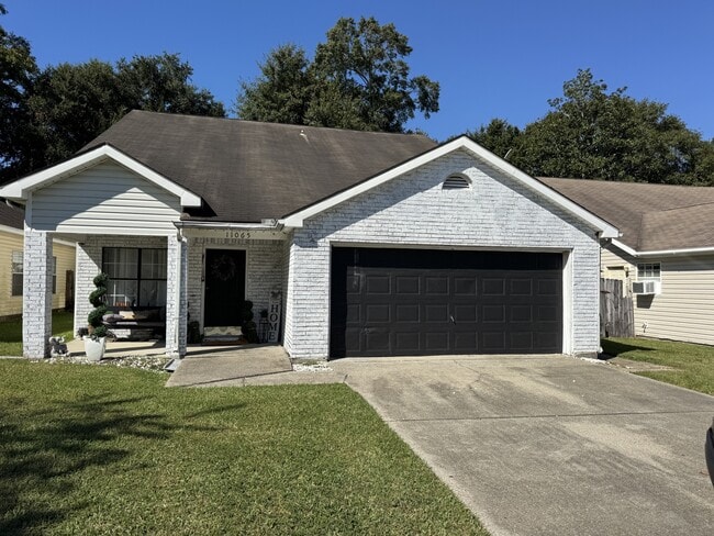 Primary Photo - 11065 Oakcrest Dr