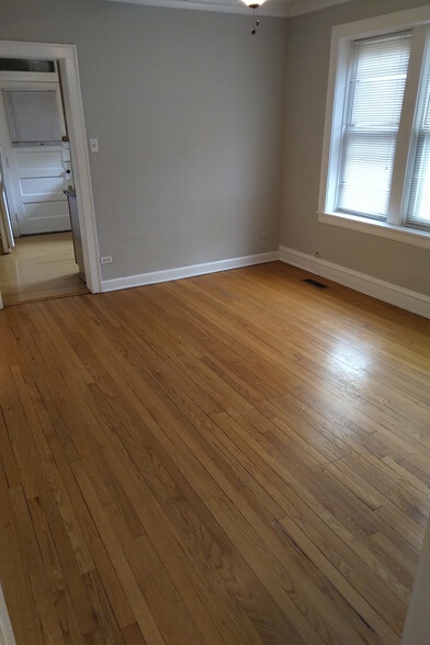Building Photo - 2449 W Ardmore Ave