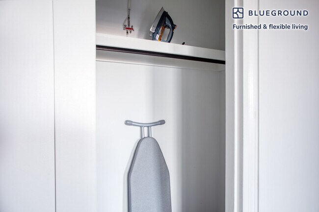 Building Photo - 1284 Beacon St