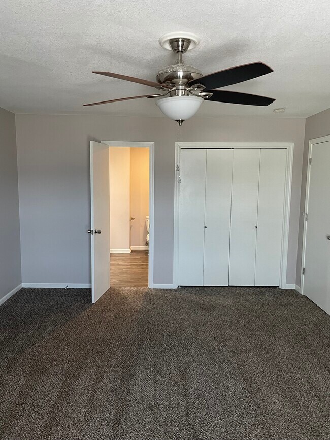 Building Photo - 5617-5623 NW 66th Terrace