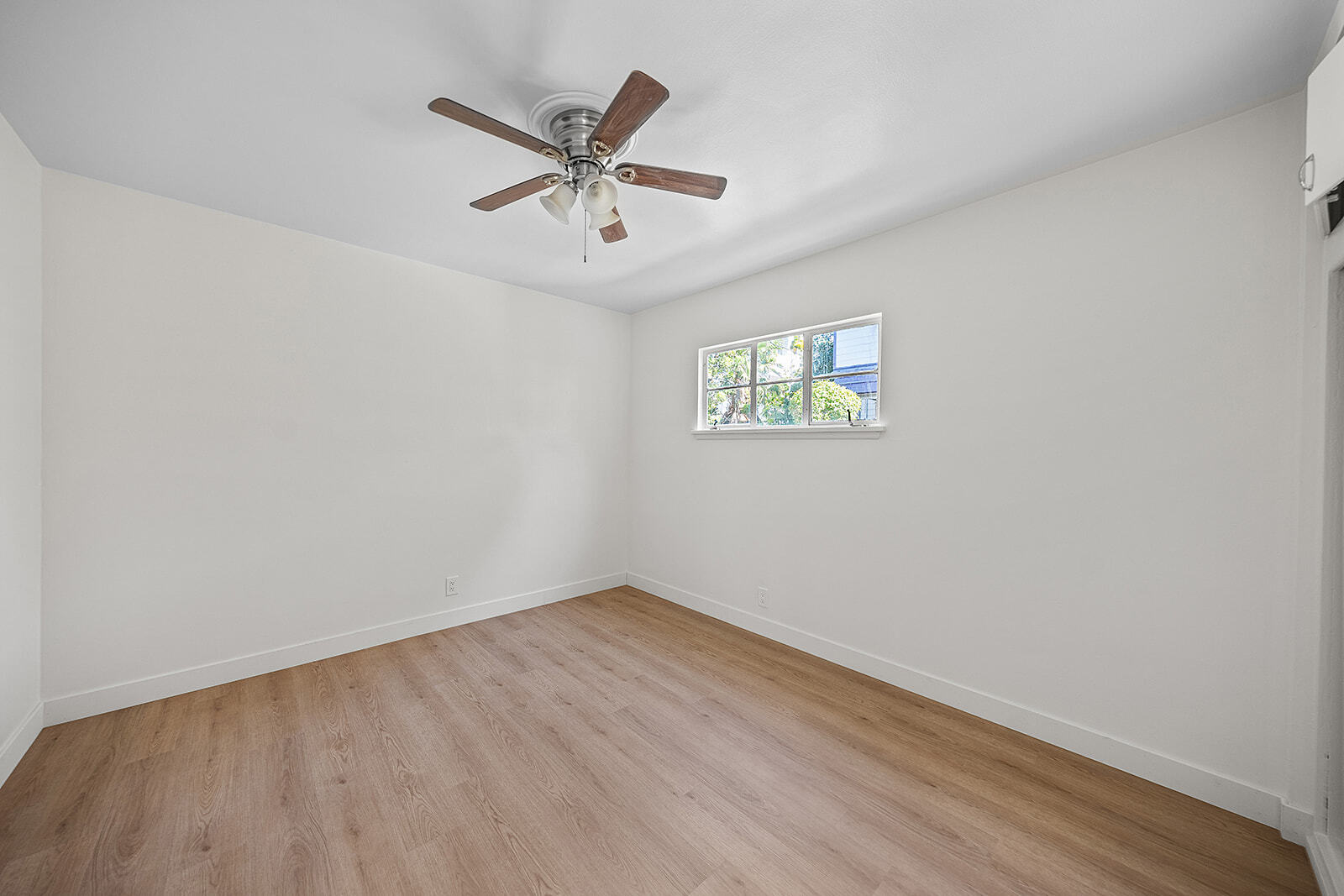 Building Photo - 426 S Los Robles Ave