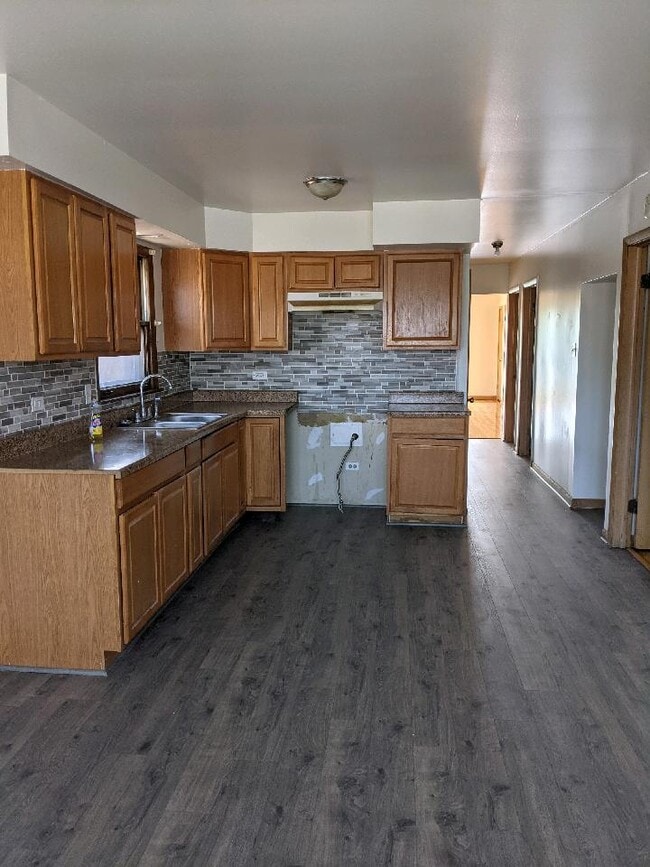 Building Photo - 400 Prairie Ave