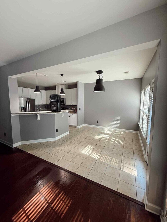 Building Photo - 221 Overcup Loop